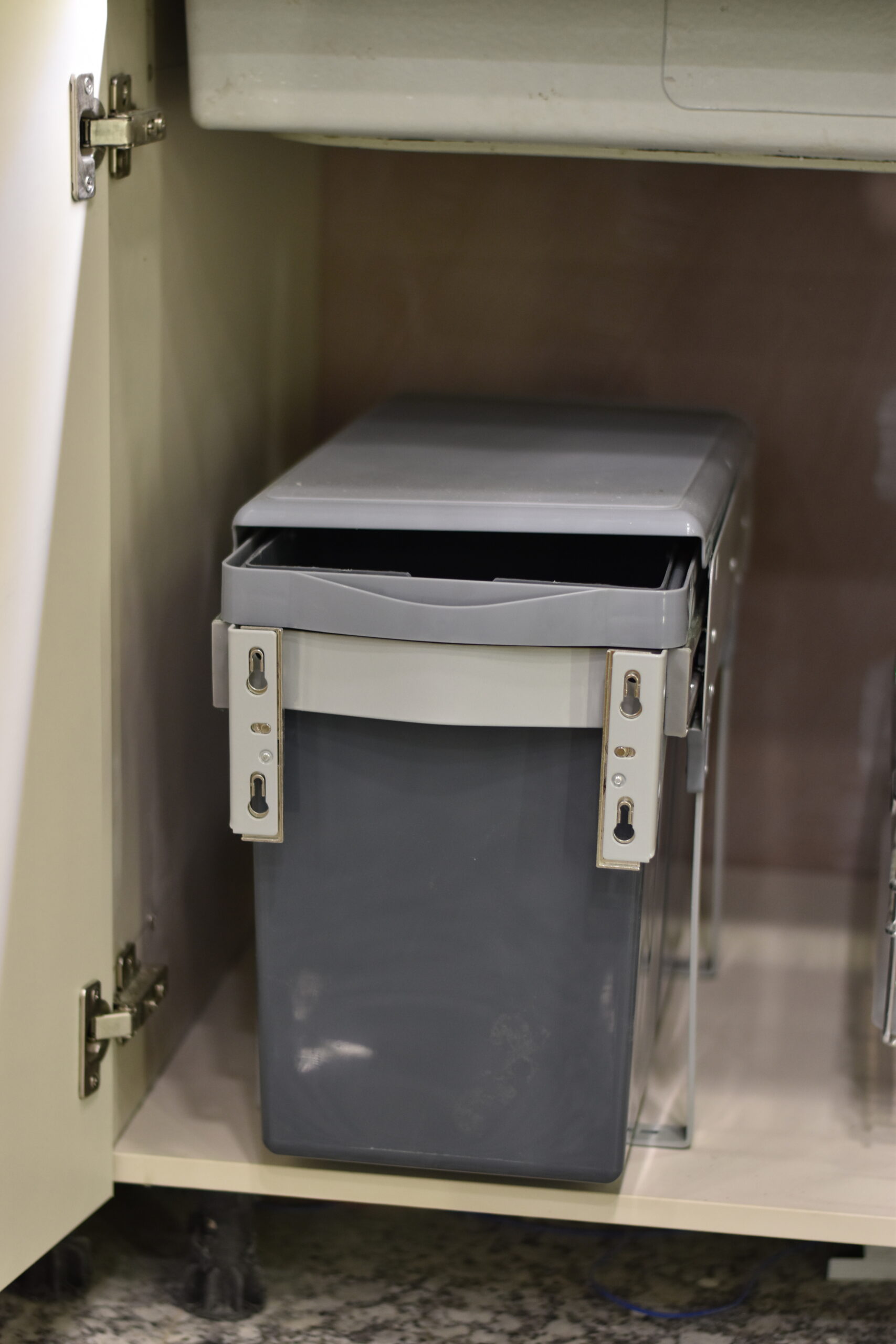 Sliding Wastebin – Space-Saving & Hygienic Waste Management for Modular Kitchens