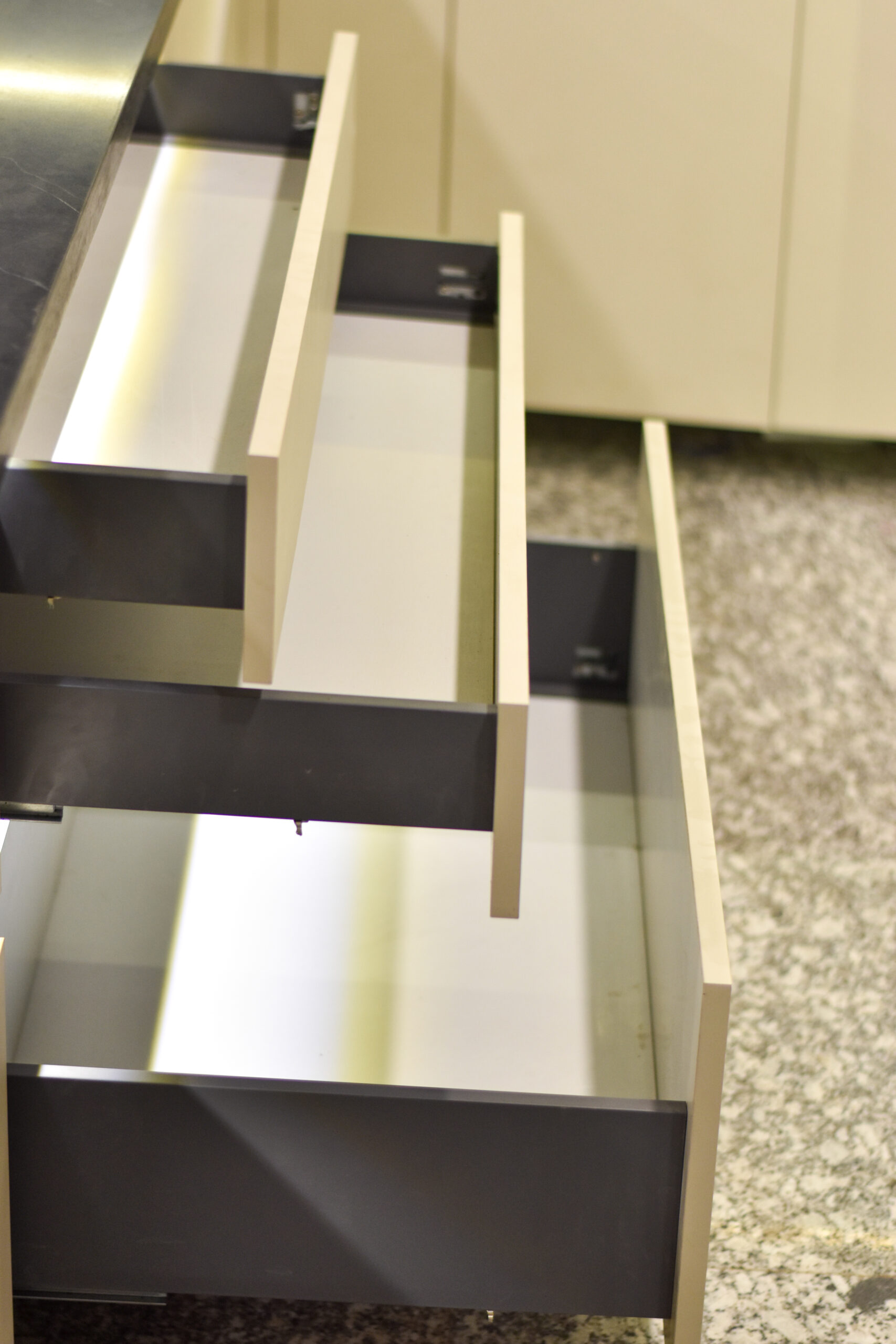 Tandem Drawer – Smooth, Soft-Close Sliding System for Modular Kitchens