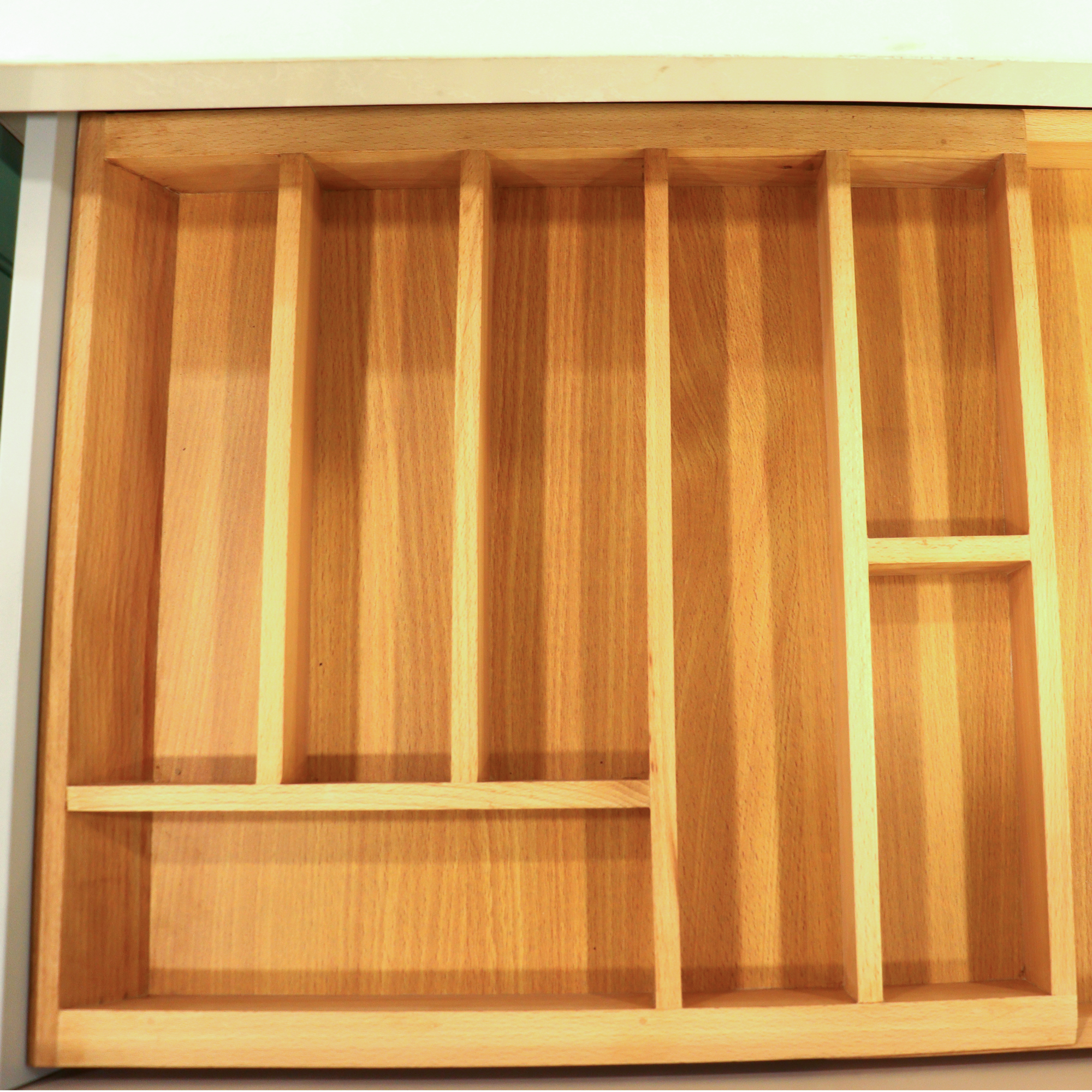 Adjustable Wooden Cutlery Tray – Elegant & Flexible Storage for Organized Kitchens